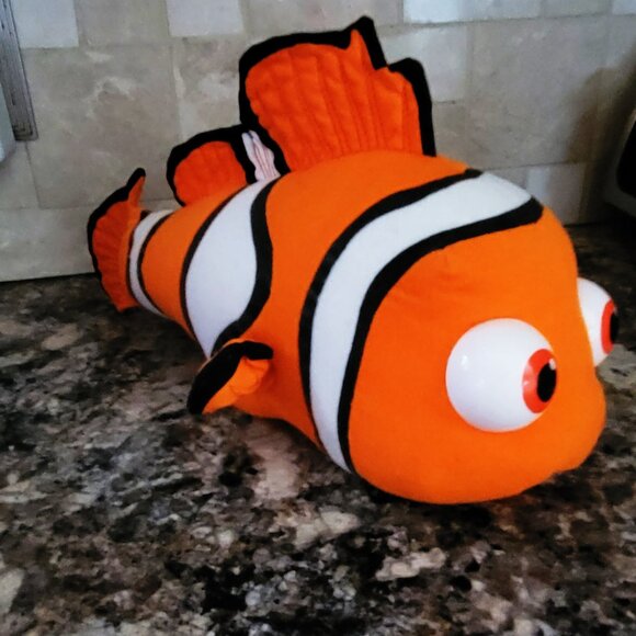 Vintage Disney’s Finding Nemo High Fiving “Nemo” Animated Plush Toy - Picture 2 of 4